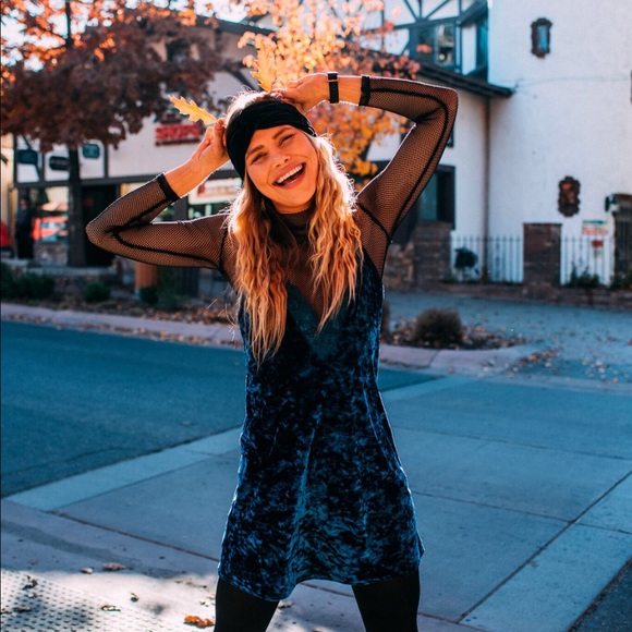 Royal blue crushed velvet dress - Picture 4 of 8